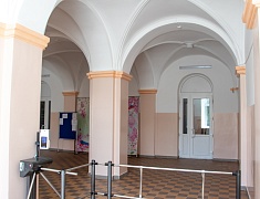 В Алексеевской гимназии вернули исторический облик холлу и кабинету биологии