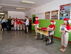 Открытие Памятного уголка, посвященного выпускнику школы №28 Благовещенска, погибшему при исполнении долга в рамках СВО Максиму Павлову