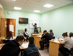 В Амурском медколледже прошел мастер-класс по рисованию для участников проекта «Целебная магия цвета»