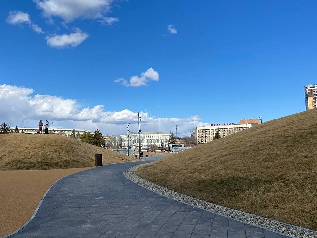 Благовещенцам напоминают: ландшафтный парк с искусственными холмами — не трасса для гонок!