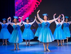 Китайские и русские бабушки станцевали на одной сцене в Благовещенске