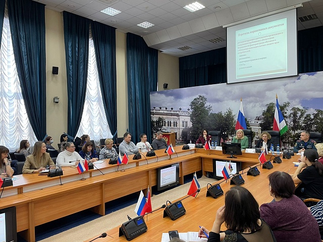 Благовещенскому общепиту рассказали, как безопасно провести новогодние праздники 