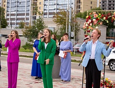 Коллективную свадьбу провели на берегу Зеи в Благовещенске