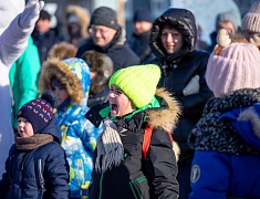 На площади Ленина для детей провели праздник со сказочными персонажами