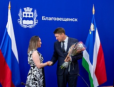 В Благовещенске работников торговли отметили Почетными грамотами