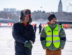 Автомобильные гонки в рамках Международного российско-китайского фестиваля зимних видов спорта