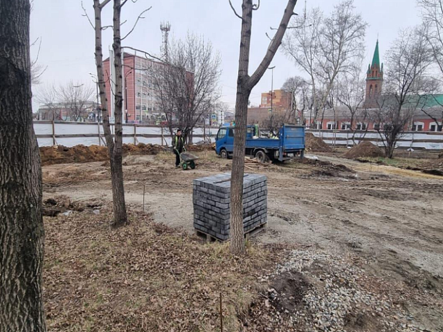 В Благовещенске возобновили работы в сквере Приёмыхова