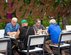 В Первомайском парке Благовещенска появилась шахматная площадка