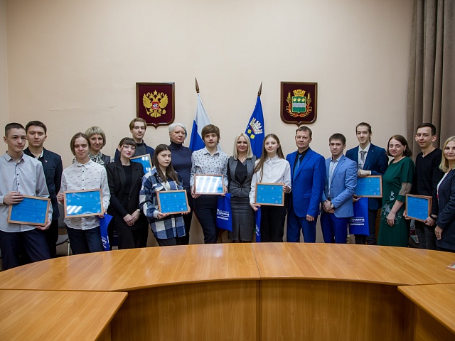 Контролировать шумовые загрязнения, помогать незрячим и повысить качество пищи предлагают благовещенские школьники