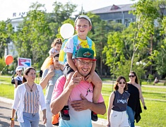 Парад семей прошел на набережной Благовещенска