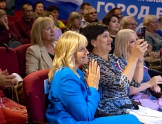 «Цветущий квартал» и «Сад памяти» взяли гран-при фестиваля цветов в Благовещенске