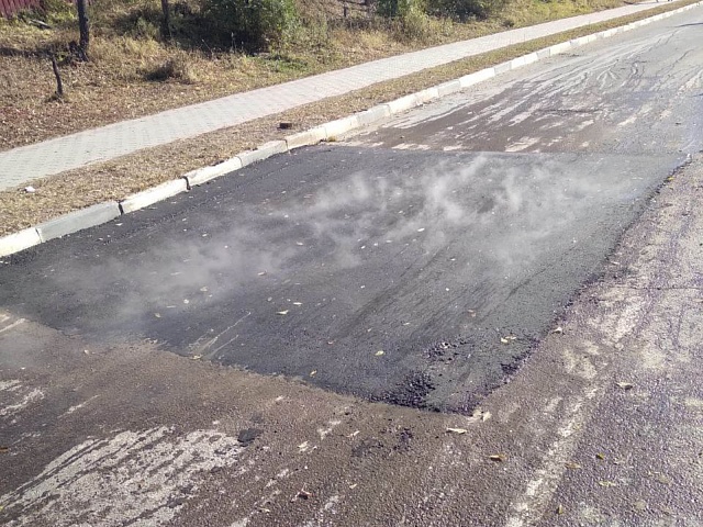 Рабочие ГСТК консервируют ливневые колодцы и ремонтируют дороги