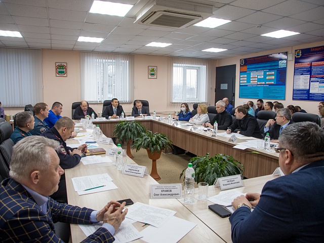 Мэр Благовещенска Олег Имамеев провел заседание КЧС в преддверии новогодних праздников 