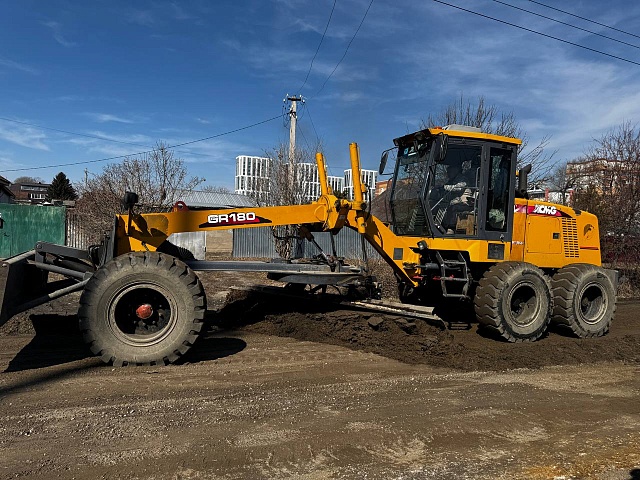 В Благовещенске приступили к профилированию гравийных дорог