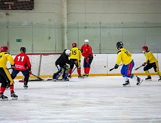 В Благовещенске провели турнир по хоккею с мячом в память об участнике спецоперации