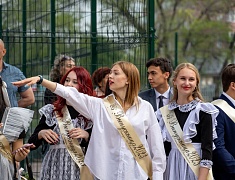 Во всех школах Благовещенска прозвенели последние звонки