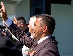 Главы Хэйхэ и Благовещенска возложили цветы на пограничной реке