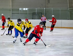 В Благовещенске провели турнир по хоккею с мячом в память об участнике спецоперации