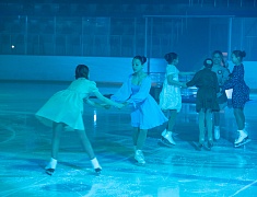 Юные благовещенские фигуристы представили программу «Помним сердцем», посвященную Дню Победы