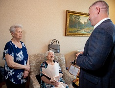 Благовещенка Елена Эпова отметила 95-летие