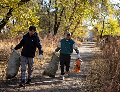 В Благовещенске в рамках «Город берегу» прошел субботник «Чистые игры»
