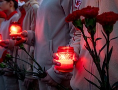 В Благовещенске на площади Победы зажгли «Свечи памяти»