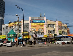 До конца года в Благовещенске обновят фасады 9 торговых центров 