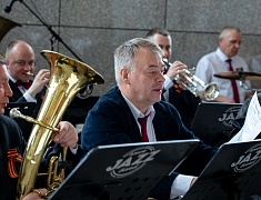 Благовещенские артисты исполнили патриотические песни на городском концерте