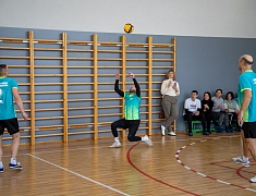 В Благовещенске депутаты, сотрудники мэрии и прокуратуры сыграли в волейбол