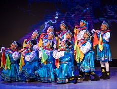 Китайские и русские бабушки станцевали на одной сцене в Благовещенске