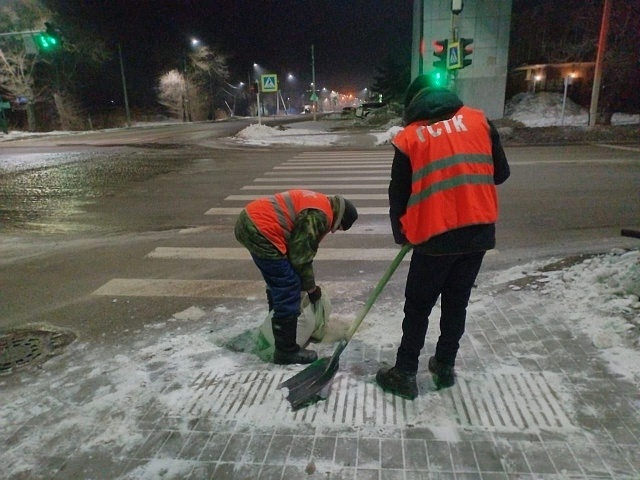 Очистка тротуаров и проезжей части: 17 марта ГСТК продолжит избавлять улицы от снежного покрова