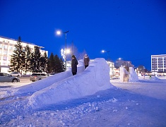 Мэр Олег Имамеев провёл выездное совещание по новогоднему оформлению города