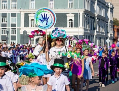 Бал цветов и Семейный бал украсили Благовещенск