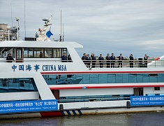 Акция "Цветы на воде"