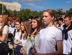 В Благовещенске зажгли Вечный огонь на площади Победы