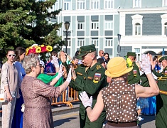 Бал цветов и Семейный бал украсили Благовещенск
