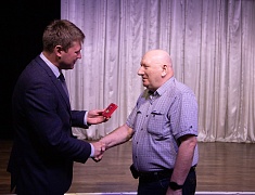 Знаки «50 лет Байкало-Амурской магистрали» вручили благовещенцам