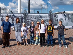 На набережной Амура в Благовещенске открыли фотовыставку ТАСС в честь юбилея города
