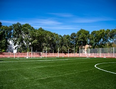 Мэр Олег Имамеев оценил ход работ на стадионе Алексеевской гимназии