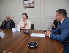 В Благовещенске чествовали известных благовещенцев — Елену Пастухову и Василия Семёнова. Они стали наставниками месяца