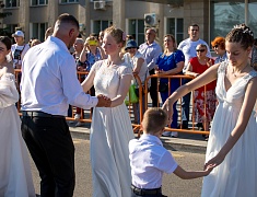 Бал цветов и Семейный бал украсили Благовещенск