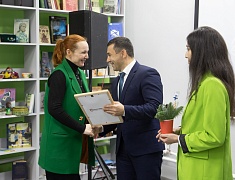 Мэр Благовещенска Олег Имамеев поздравил работников сферы культуры с завершением года