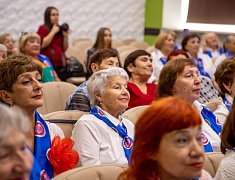 Заместитель мэра Благовещенска Дмитрий Перов поздравил «Ассоциацию пожилых людей» с юбилеем