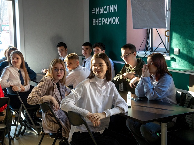 В Благовещенске лучше всех главный закон страны знают ученики 10-ой школы