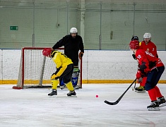 В Благовещенске провели турнир по хоккею с мячом в память об участнике спецоперации