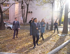 Во дворах Благовещенска за счет экономии средств обновляют проезды