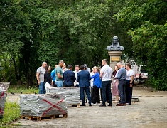 Олег Имамеев проверил, как идет обновление сквера Приемыхова