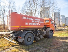 К общегородскому субботнику присоединились работники администрации Благовещенска