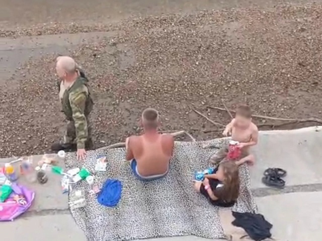 Неудавшийся семейный отдых: почему спасатели попросили горожан покинуть прибрежную зону?