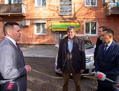 Во дворах Благовещенска за счет экономии средств обновляют проезды